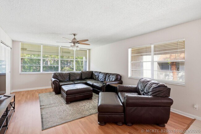 Building Photo - 2825 SW 22nd Ave