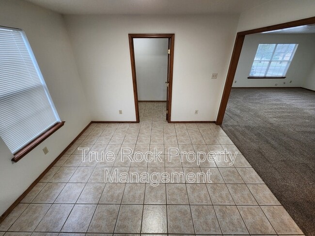 Building Photo - 628 W 22nd St