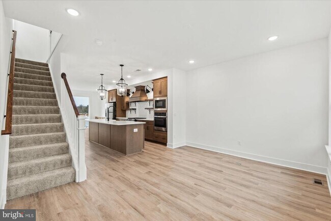 Building Photo - 9407 Pacific Elm St