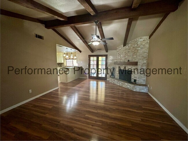 Building Photo - Charming 3 Bed/2 Bath in Porterville w/ RBP & $0 Deposit Option