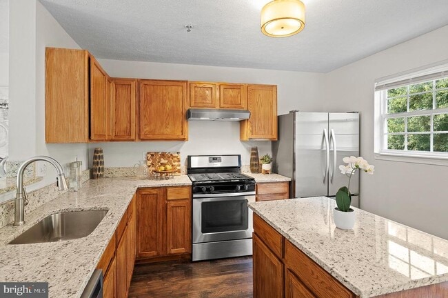 Building Photo - 16140 Edenwood Dr