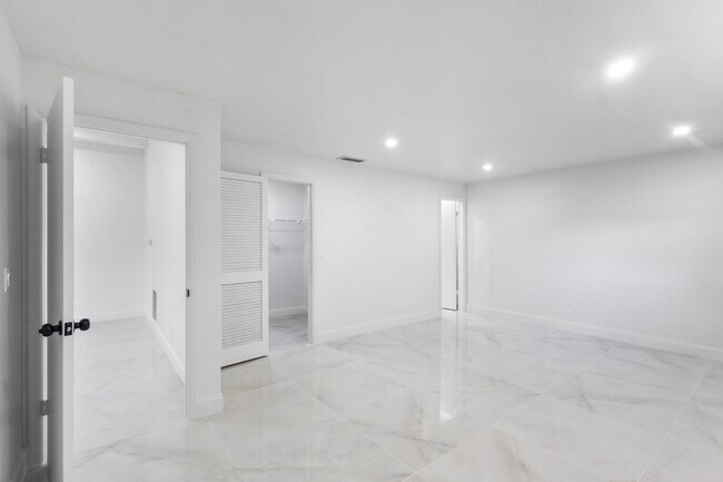 Building Photo - 16790 Glasgow Dr E