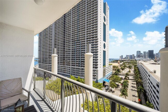 Building Photo - 1750 N Bayshore Dr