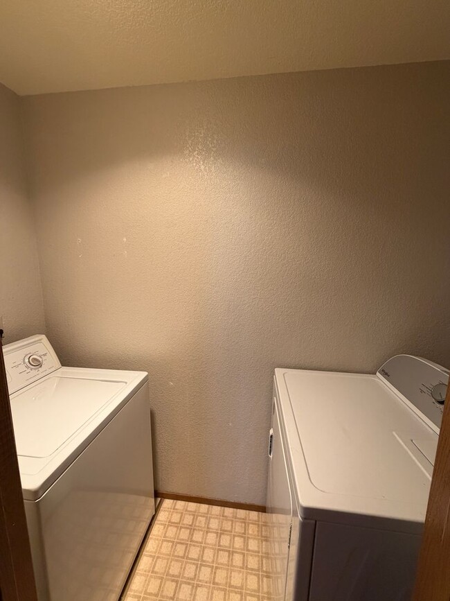 Building Photo - 1474 Diamond Rd SE