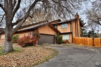 Building Photo - 3 Bedroom, 2.5 Bath Townhome