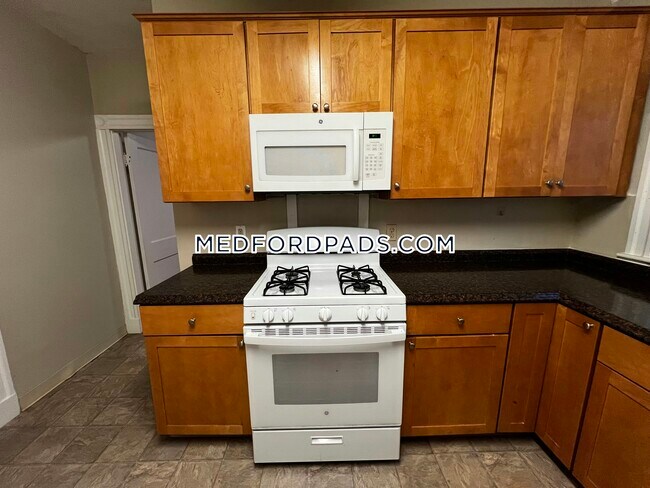 Building Photo - 128 Princeton St