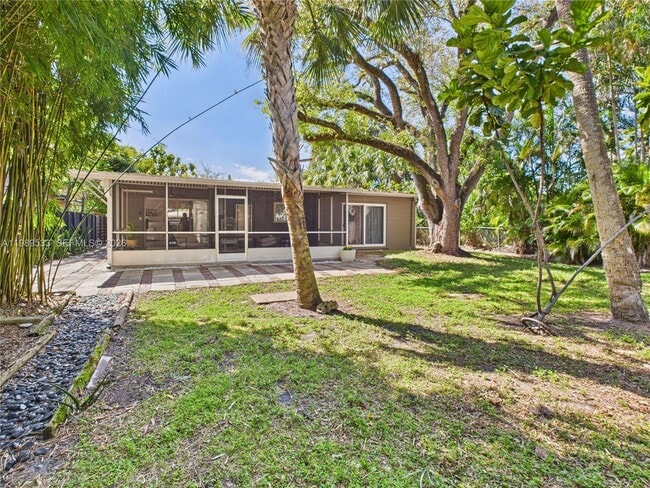 Building Photo - 1632 SW 28th Ave