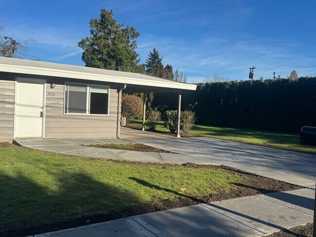 Building Photo - 3 Bedroom home