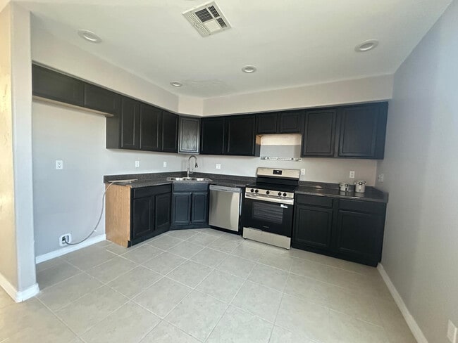 Building Photo - 1714 S 5th St