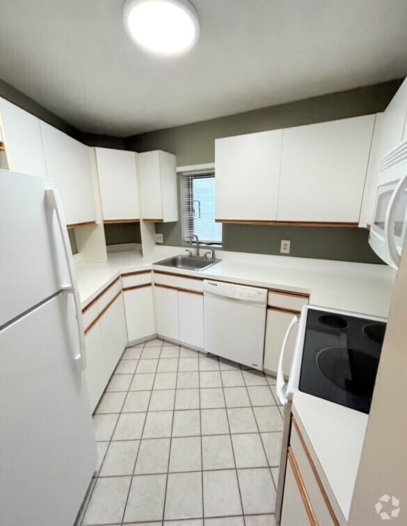 Building Photo - 677 Quincy Shore Dr
