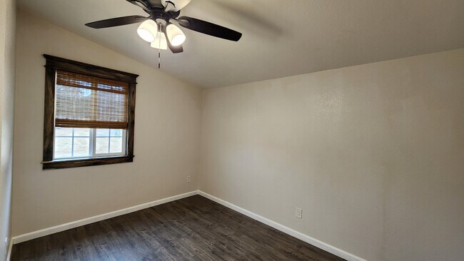 Building Photo - 18400 Pellisier Rd