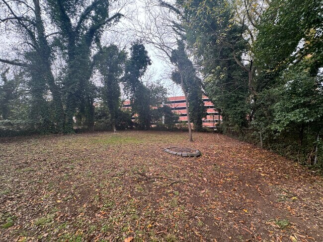 Building Photo - 363 Ebenezer Ave