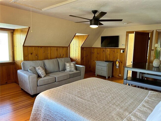 Building Photo - 42 Robinwood Rd