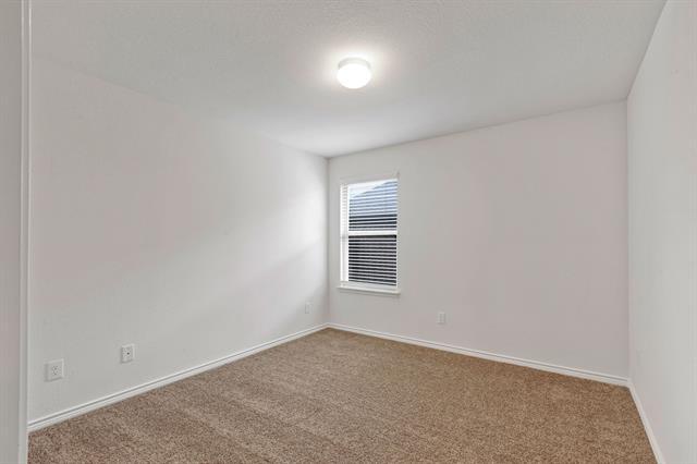 Building Photo - 314 Red Oak Dr
