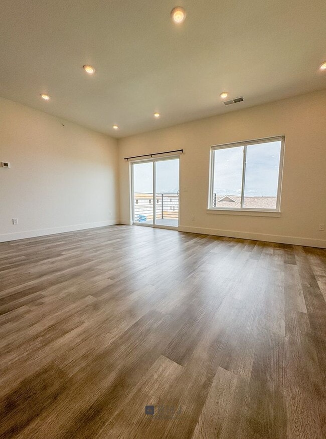 Building Photo - BRAND NEW Pet Friendly 2 bed/ 2 bath apartment!