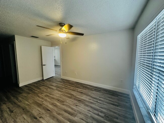 Building Photo - 2 Bed/2 Bath, 1 story Villa in Veterans Villas AVAILABLE May 11th!