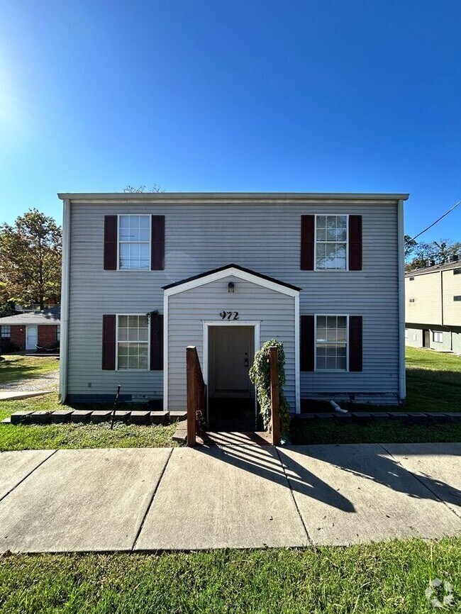 Building Photo - Spacious 4-Bedroom Duplex with Modern Amen...