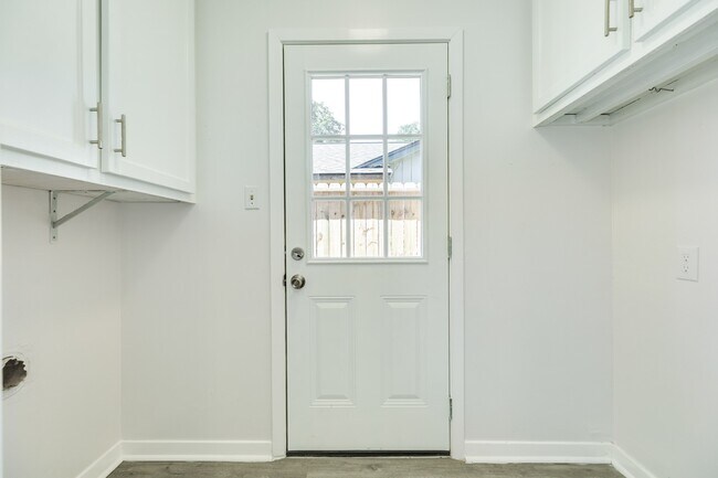 Building Photo - 124 Sage St