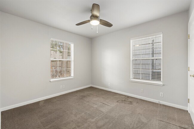 Building Photo - 1850 Libbey Dr
