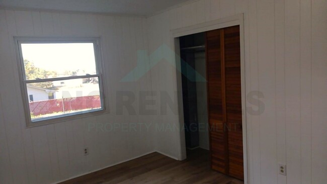 Building Photo - COMING SOON: Recently Renovated 2-Bedroom ...