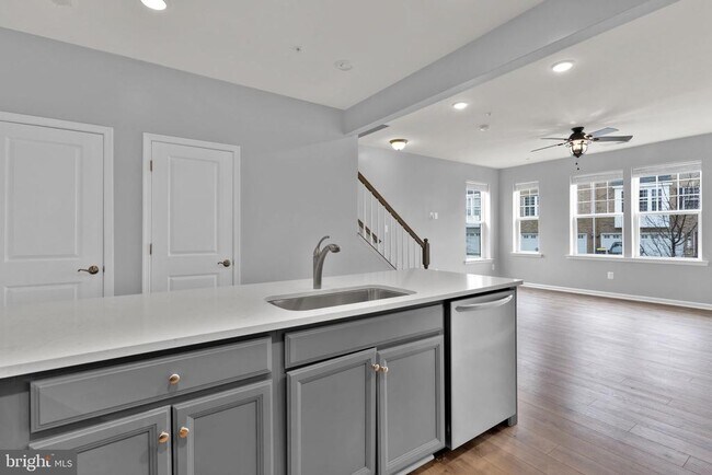 Building Photo - 9713 Glassy Creek Way