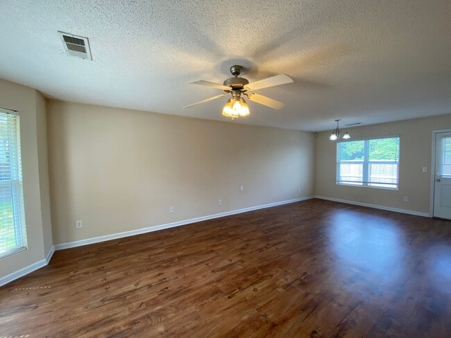 Building Photo - BRIDGEWATER HOME WITH FENCED IN YARD! PRE-LEASING FOR AUGUST 2026!