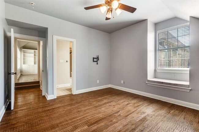 Building Photo - 901 Sandy Trail