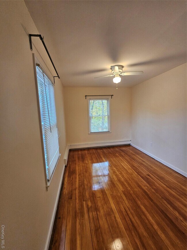 Building Photo - 22 A Town Path