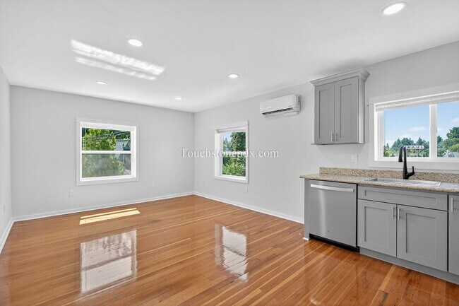 Building Photo - 4938 SE Foster Rd