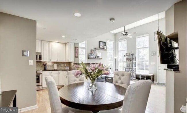 Building Photo - 12085 Trumbull Way