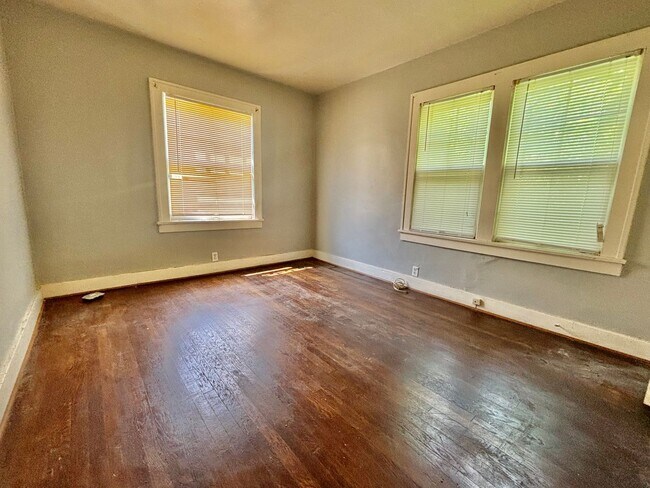 Building Photo - Charming 2-Bedroom Home with Bonus Spaces ...