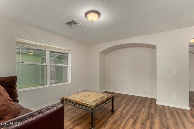 Building Photo - 955 S Henry Ln