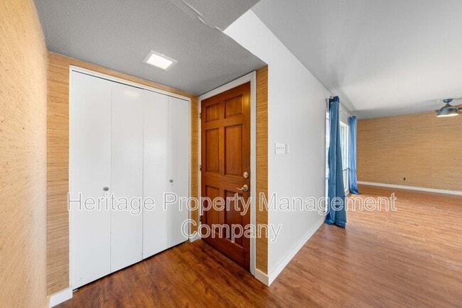 Building Photo - 303 Marquis Ln