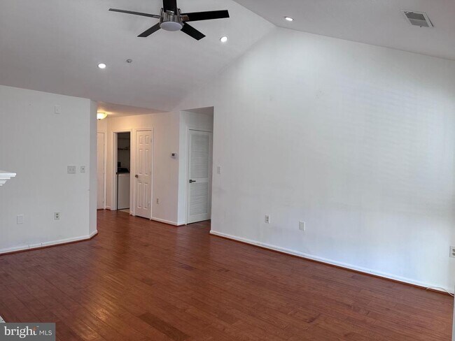 Building Photo - 5960 Millrace Ct