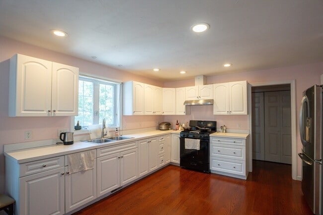 Building Photo - 30 Briarcliff Dr