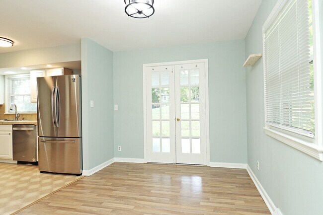 Building Photo - Convenient to Rt 29 & The Shops at Stonefield