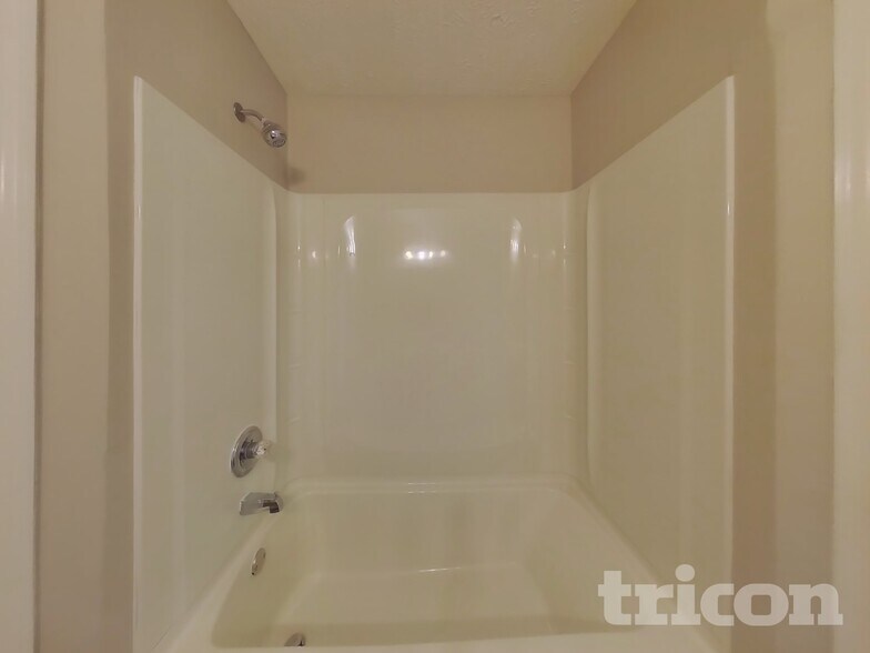 Building Photo - 9021 Macbeth Dr