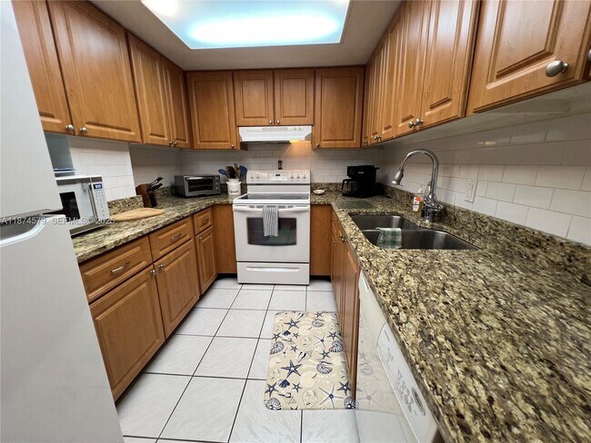 Building Photo - 125 S Ocean Ave