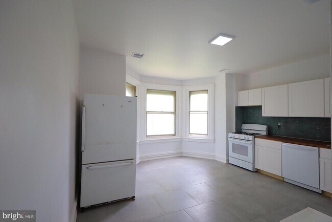 Building Photo - 5321 Baltimore Ave