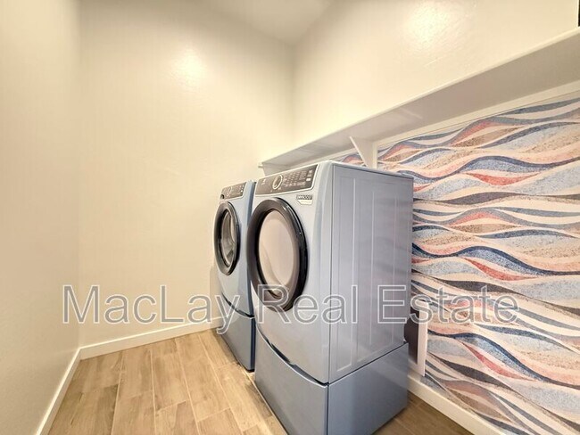 Building Photo - 2996 E Birdsong Ave