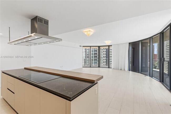 Building Photo - 1000 Brickell Plaza
