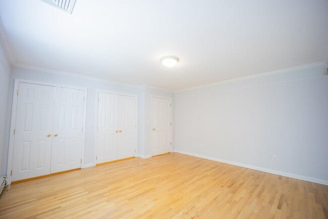 Building Photo - 685 Gramatan Ave