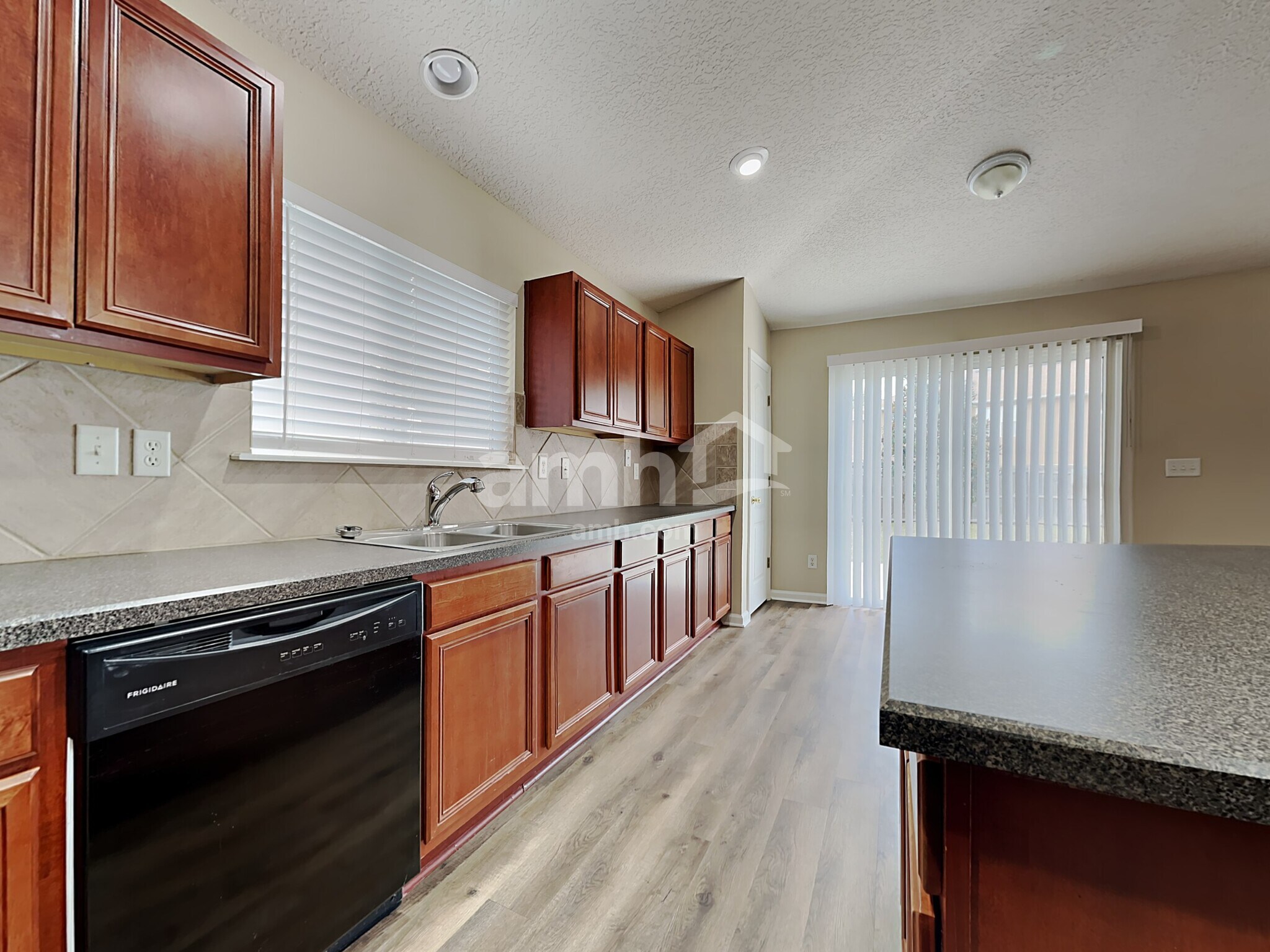 Building Photo - 12336 Deersong Dr N