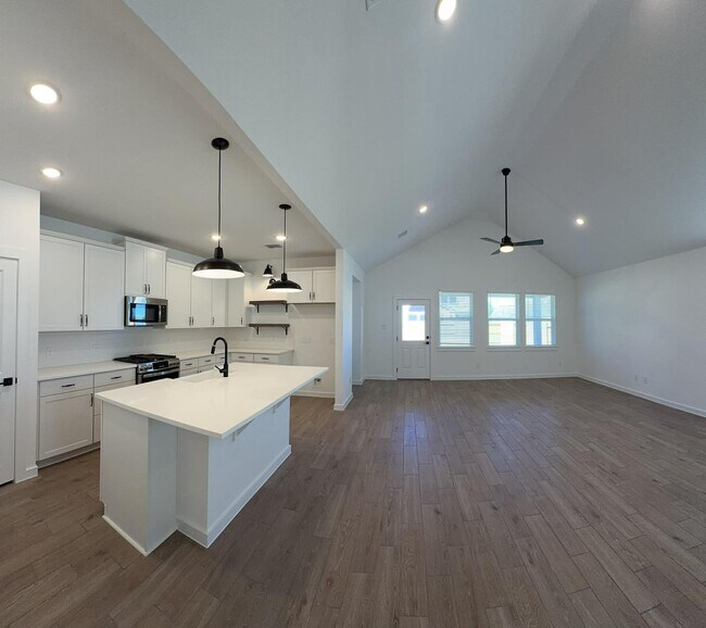 Building Photo - 4819 Legends Bay Dr