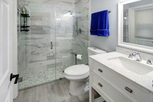 Building Photo - 120 E Park Ln