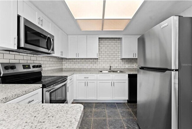 Building Photo - 4416 Highland Ln