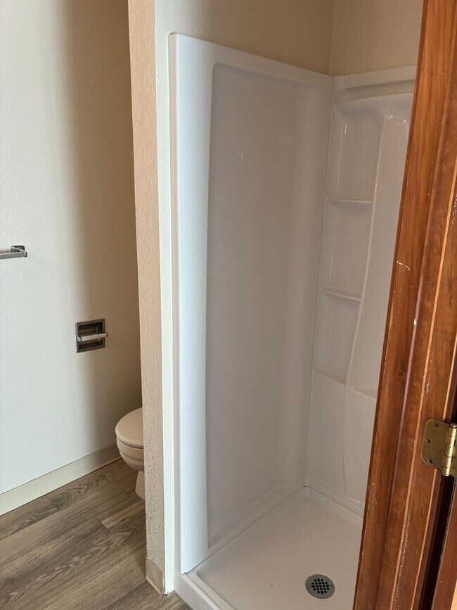 Building Photo - Great location off of Gary Lane and State Street!!!