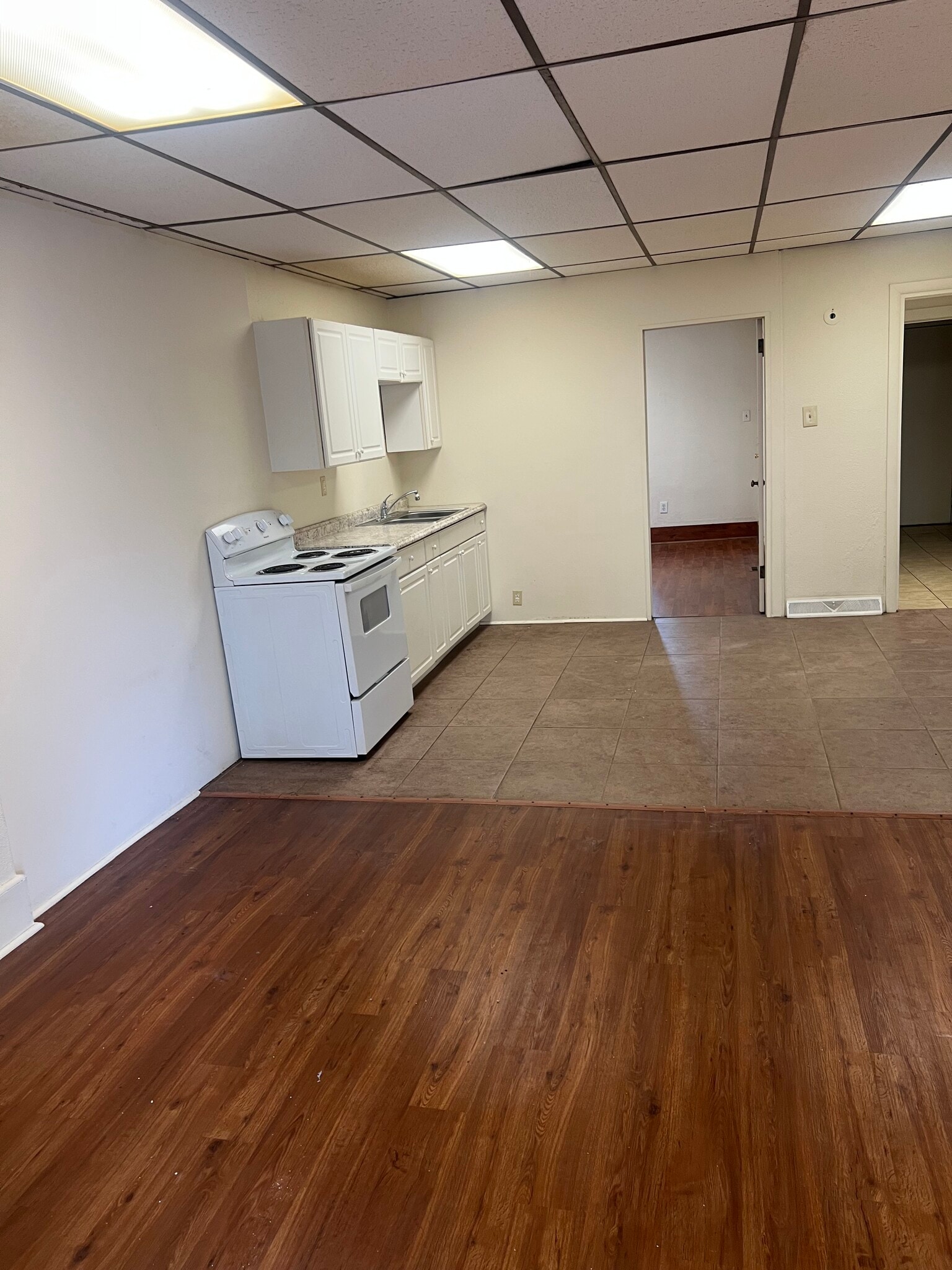 Building Photo - 207 5th St