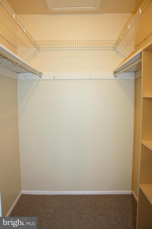 Building Photo - 1810 Society Pl