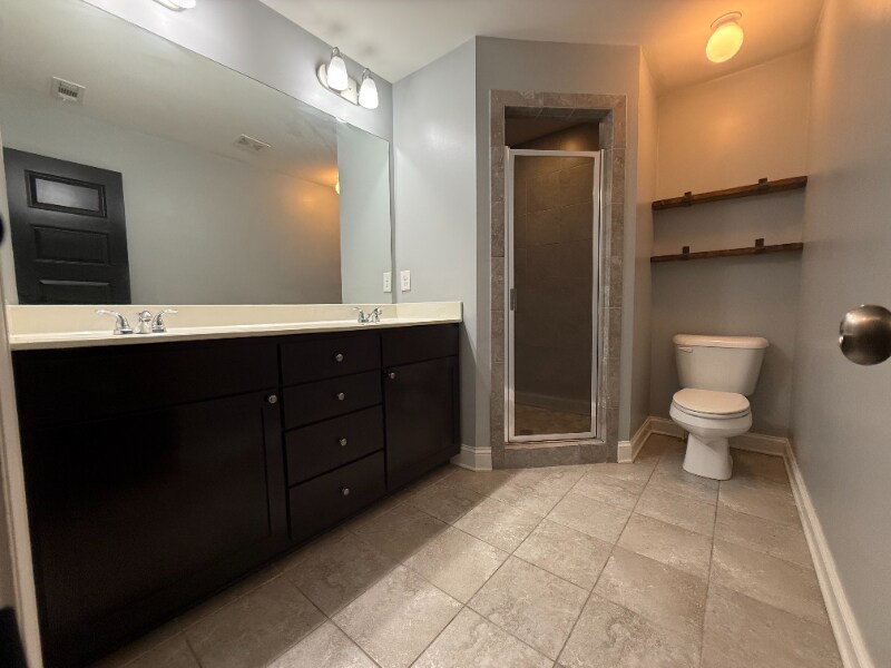 Building Photo - 1365 Memorial Dr SE